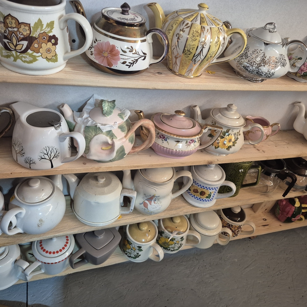 Assorted Ceramic Teapot Collection - Picture 15 of 16